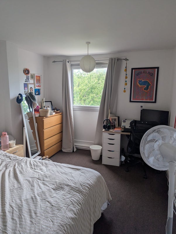 Room Sandalwood Close in Greater London