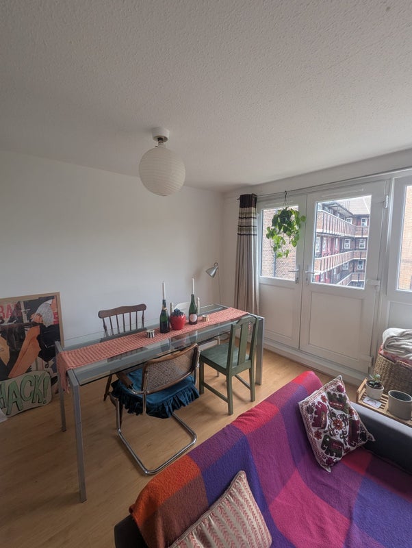 Room Sandalwood Close in Greater London