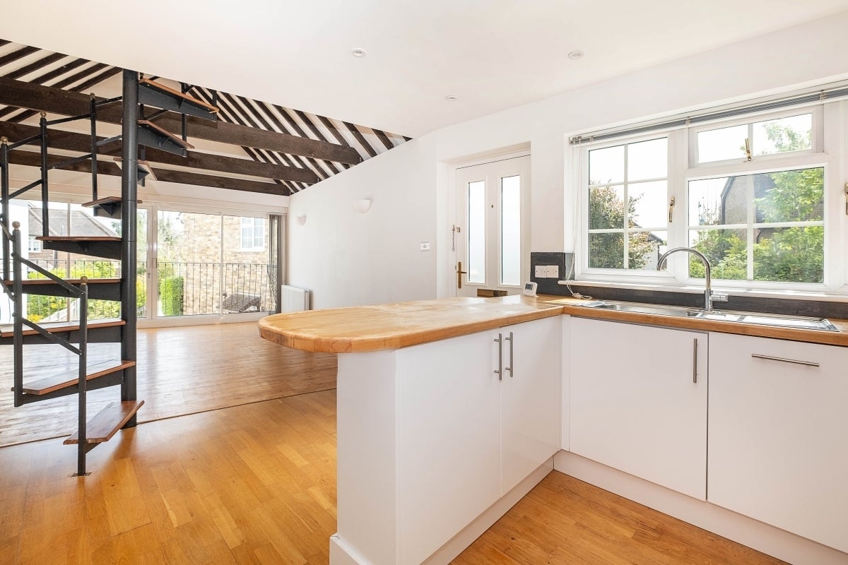 Flat Linkside in Greater London