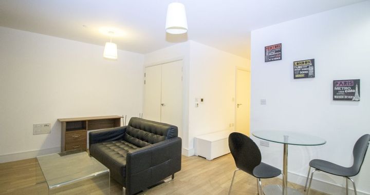 Flat Hannaford Walk in Greater London