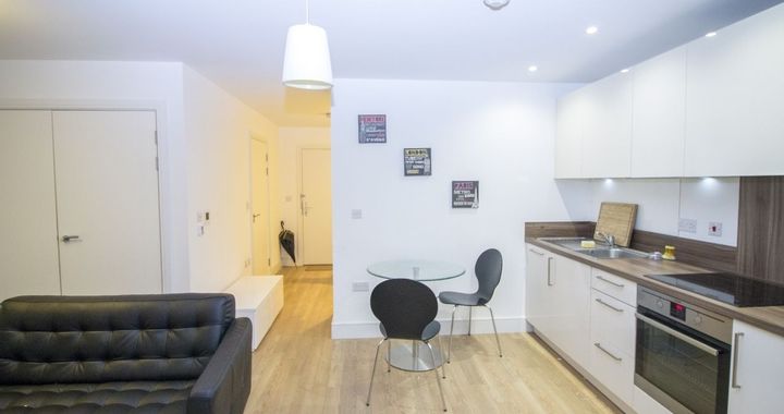 Flat Hannaford Walk in Greater London