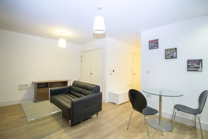 Flat Hannaford Walk in Greater London