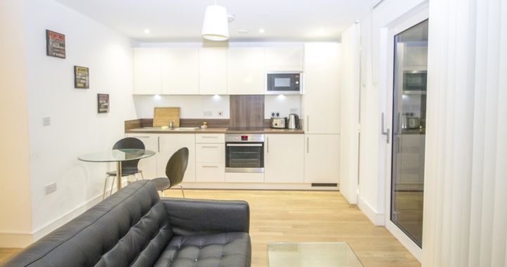 Flat Hannaford Walk in Greater London