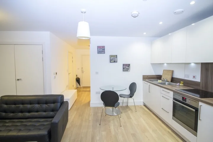 Flat Hannaford Walk in Greater London