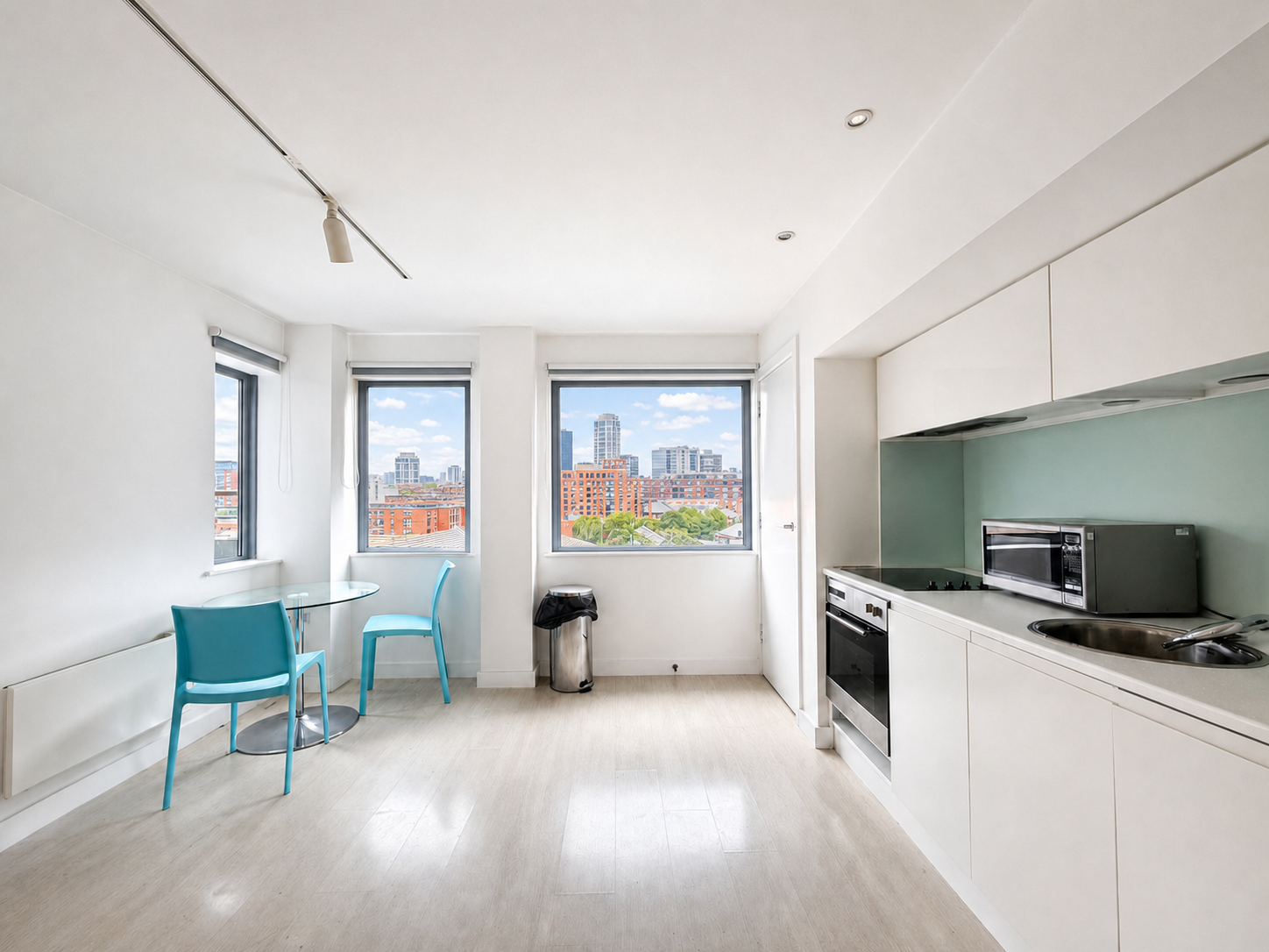 Flat Ingram Street in Leeds