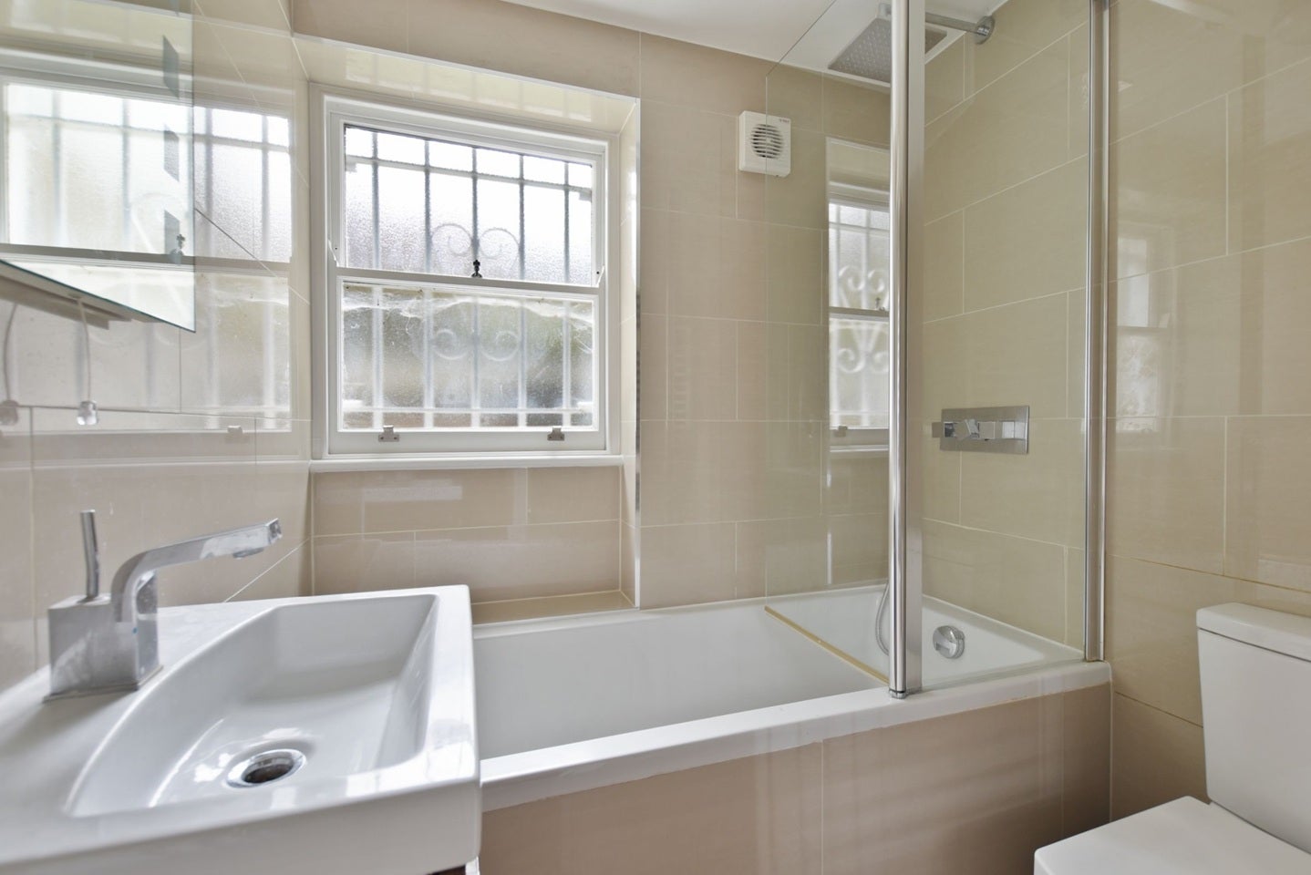 Flat Belsize Road in Greater London