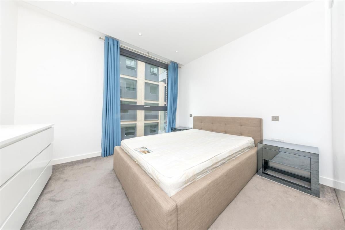 Flat Canter Way in Greater London
