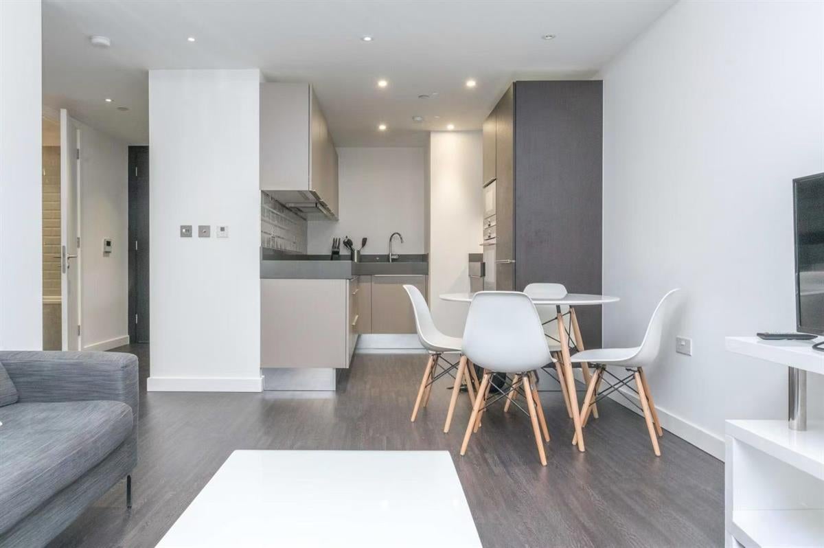Flat Canter Way in Greater London