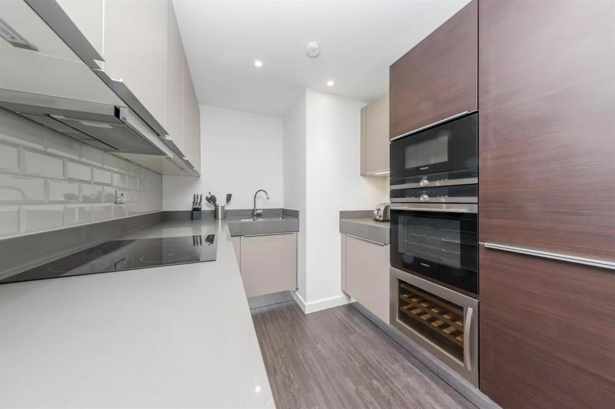 Flat Canter Way in Greater London