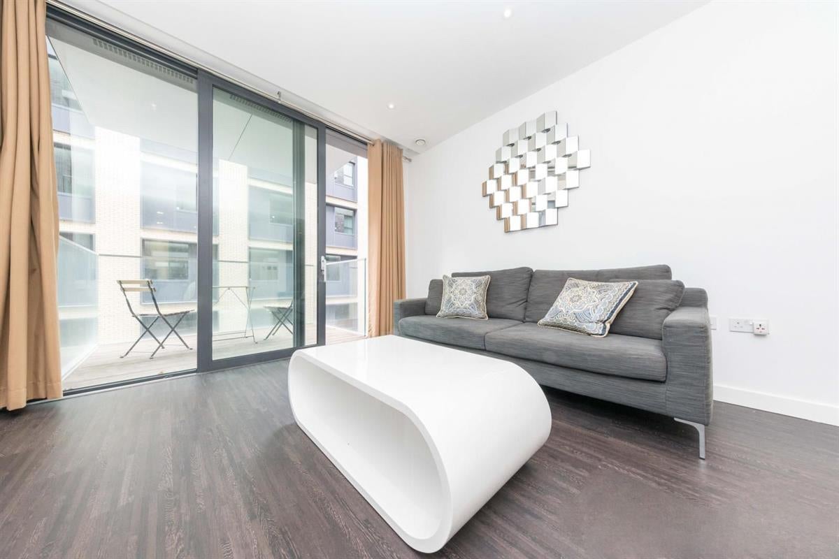 Flat Canter Way in Greater London