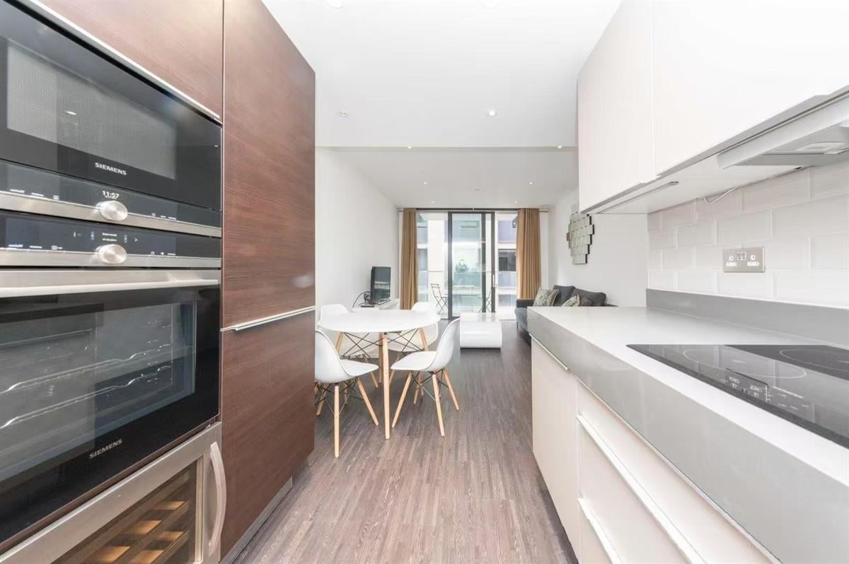 Flat Canter Way in Greater London