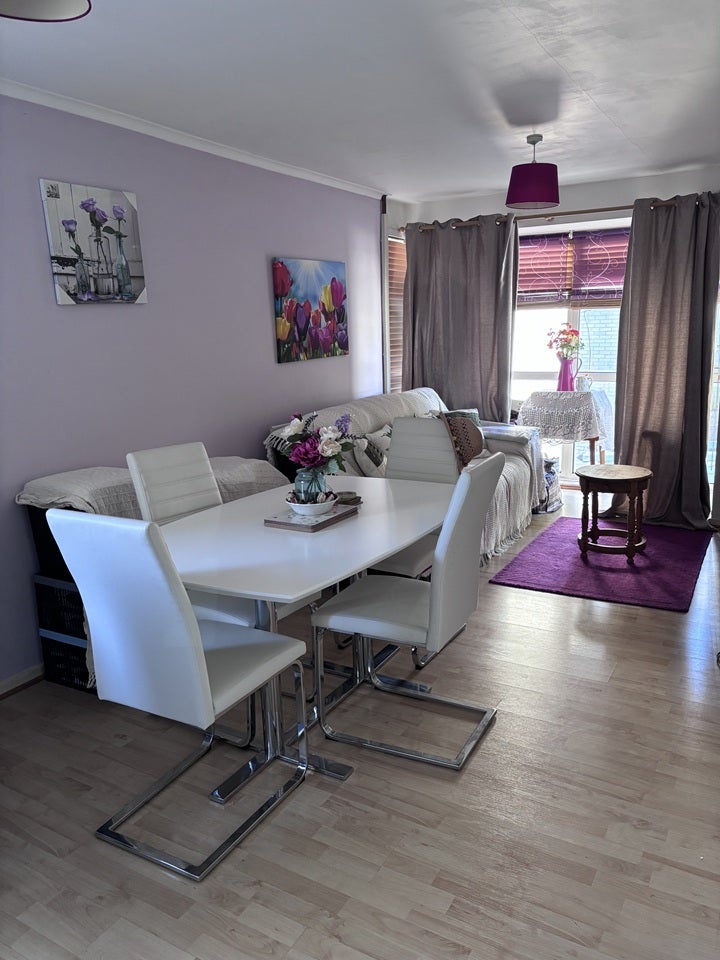 Room Cameron Close in Brentwood