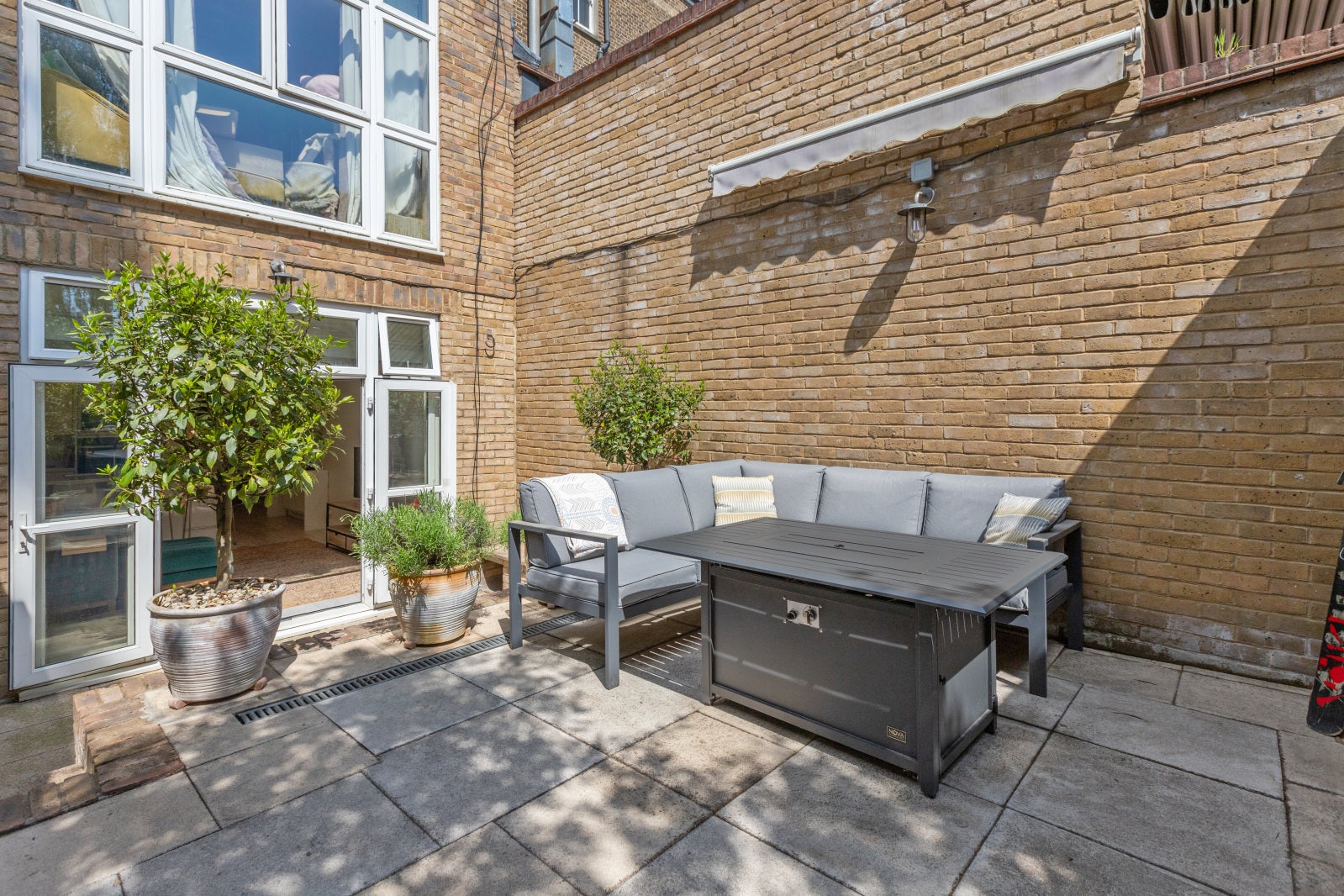 Flat Battersea Park Road in Greater London