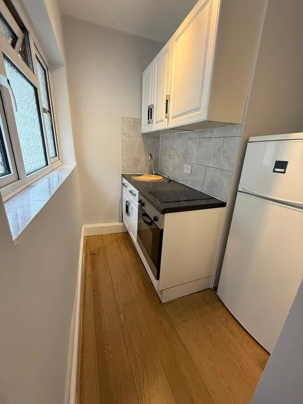 Flat Finchley Road in Greater London