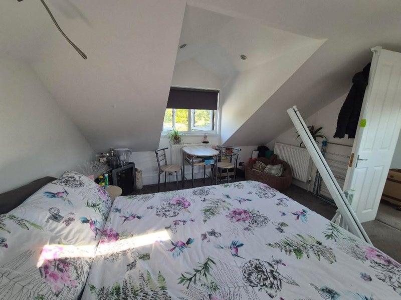 Room Wanstead Park Avenue in Greater London
