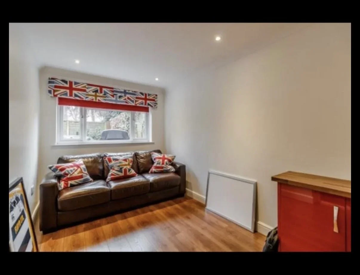 Flat High Tree Close in Borough of Runnymede