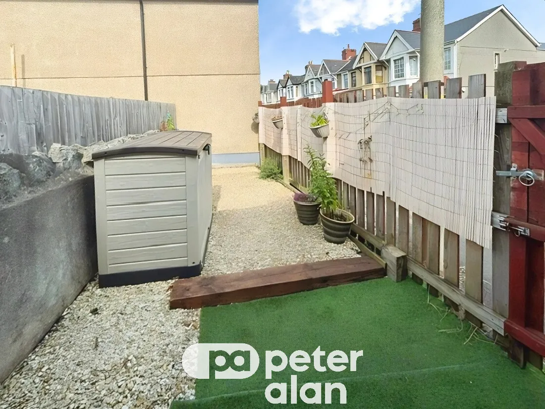 Flat Suffolk Place in Porthcawl
