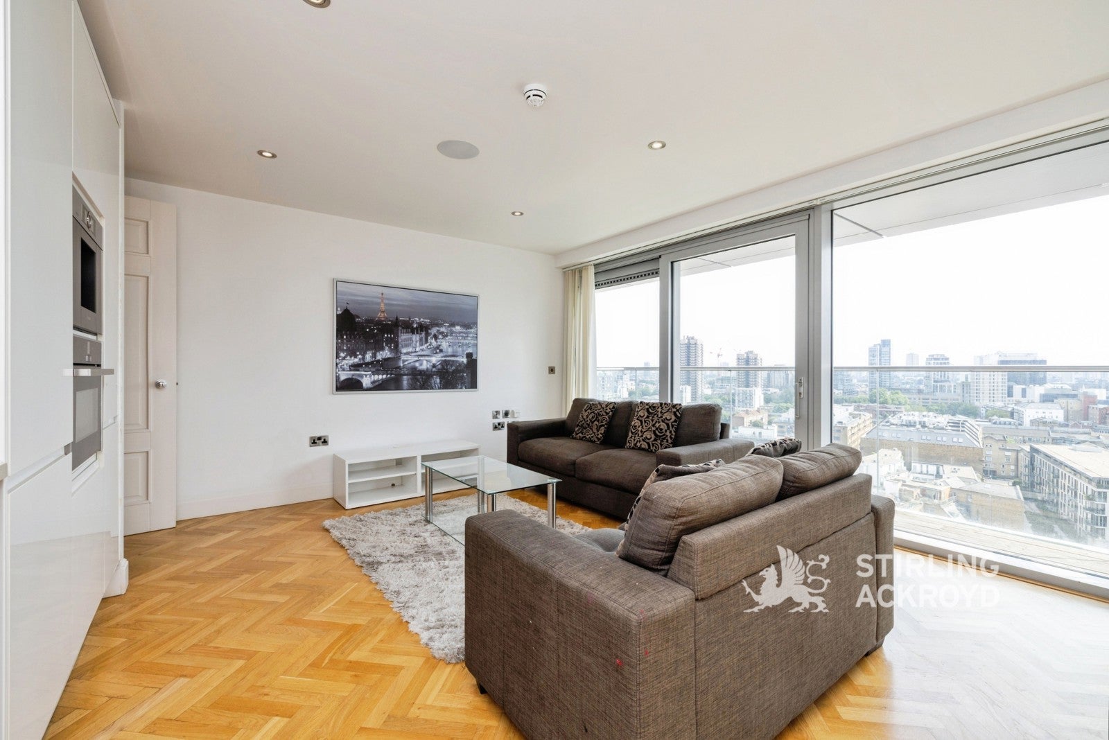 Flat Commercial Road in Greater London