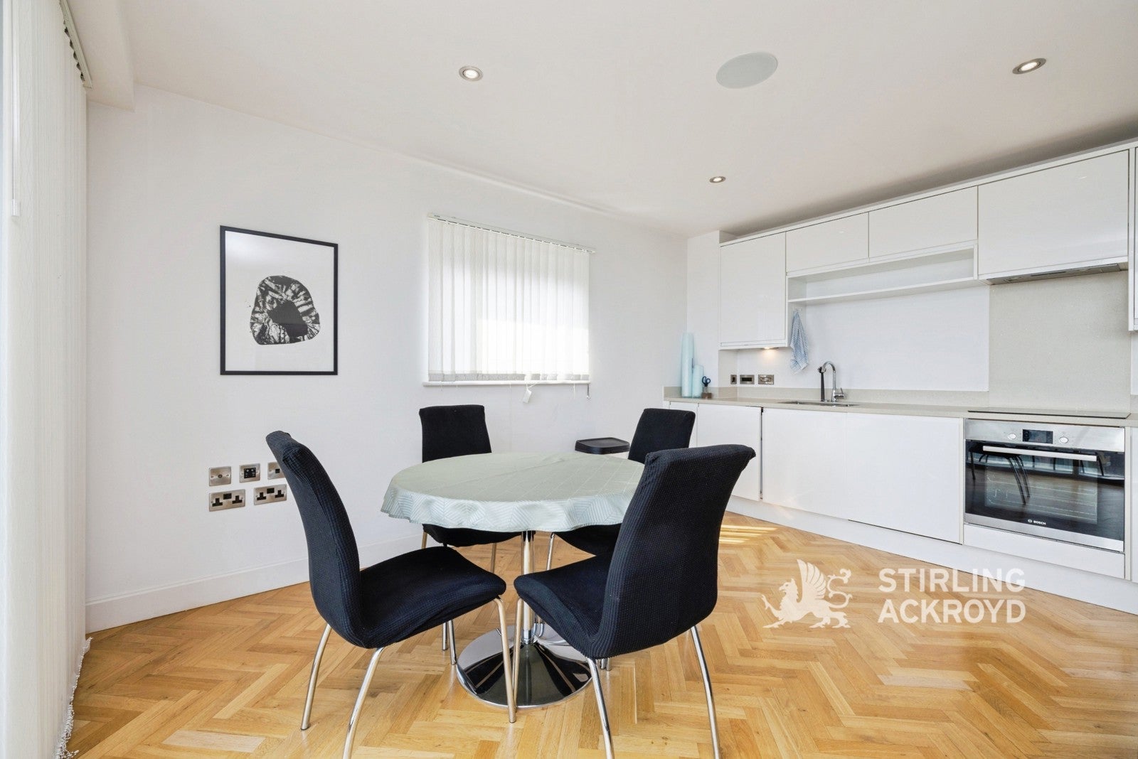 Flat Commercial Road in Greater London