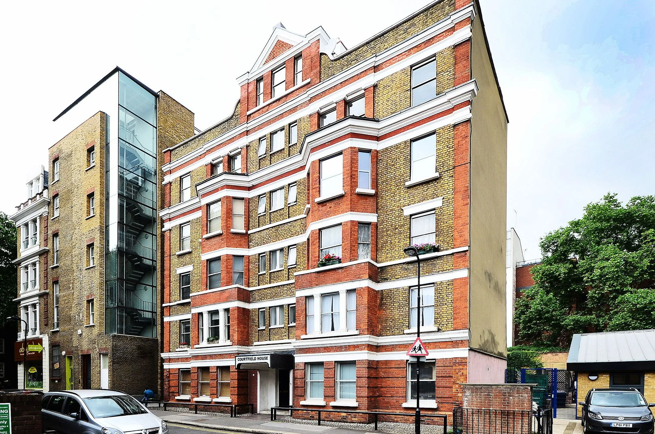 Flat Gray's Inn Road in Greater London