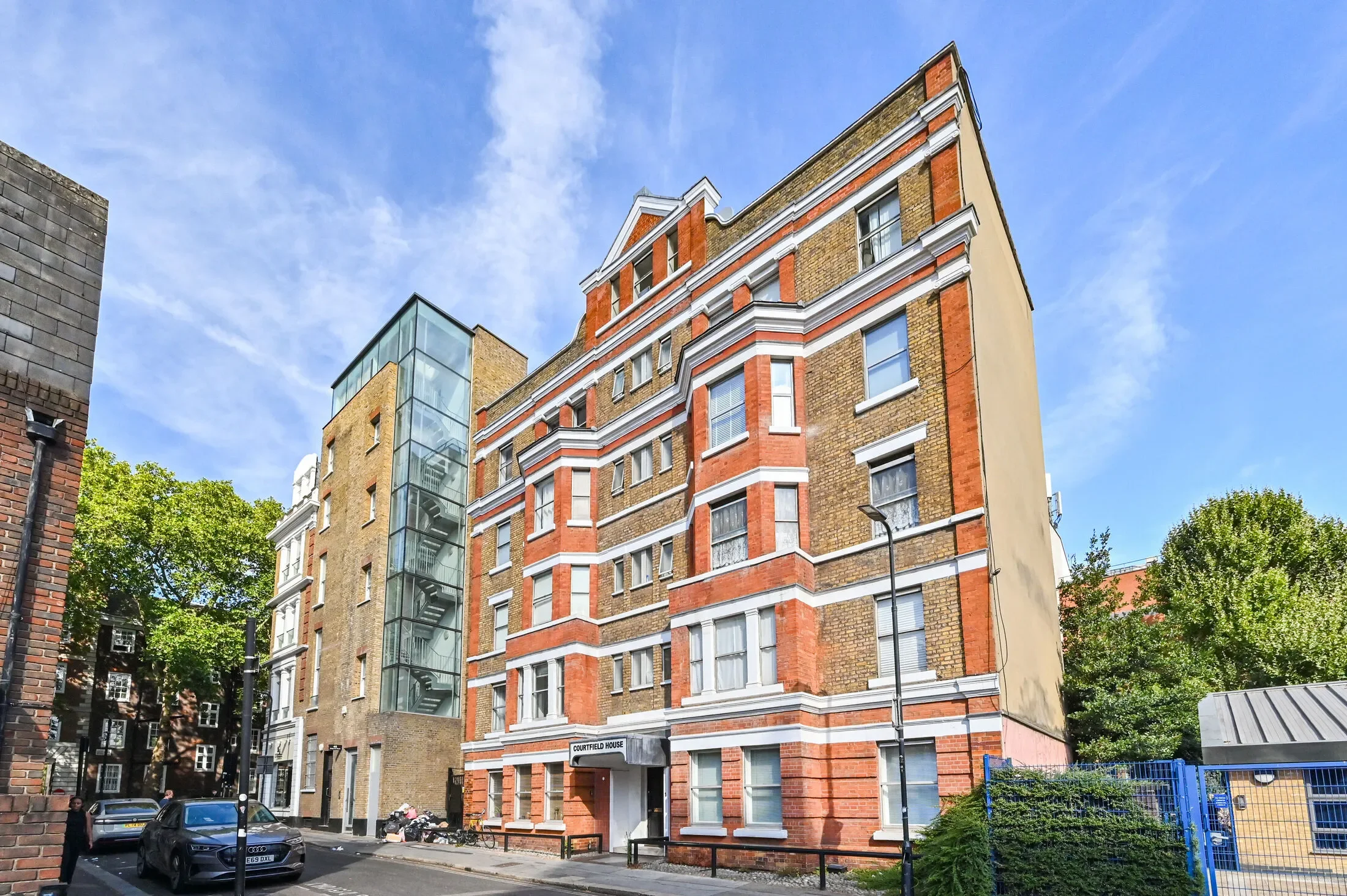 Flat Gray's Inn Road in Greater London