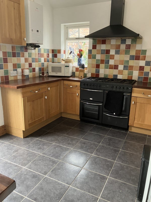 Room Hartshill Road in Stoke-on-Trent