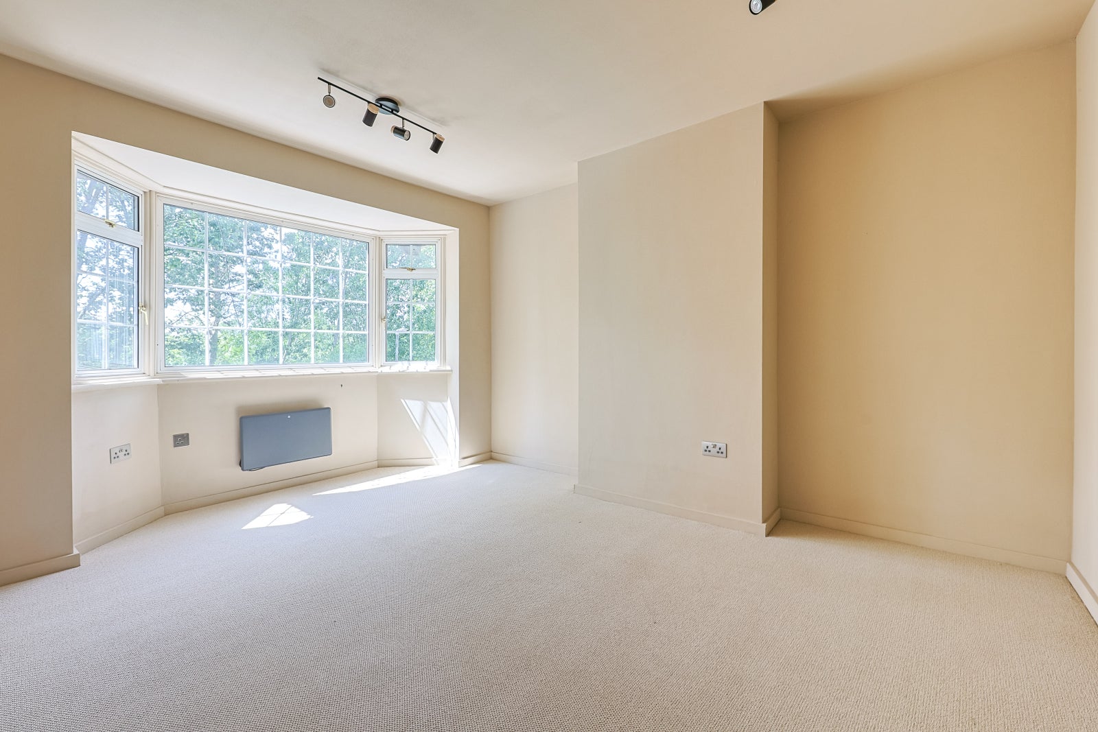 Flat Beech Grove in Greater London