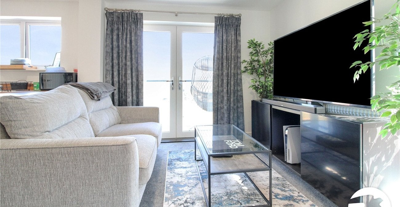 Flat Eyres Drive in Ebbsfleet Garden City