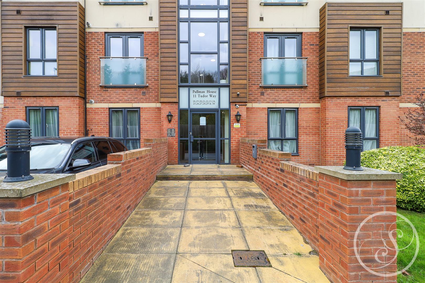 Flat Tudor Way in Leeds