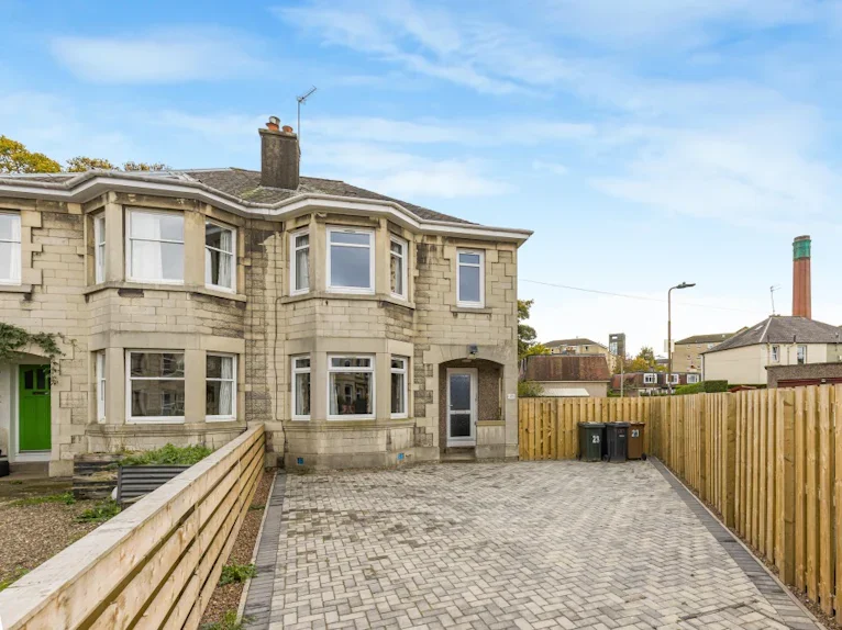 House Rosslyn Terrace in City of Edinburgh