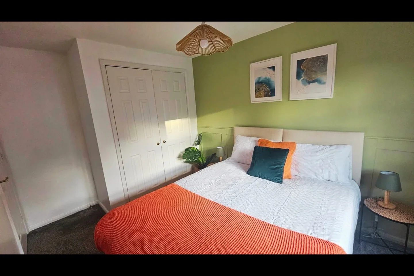 Room Cuthberga Close in Greater London