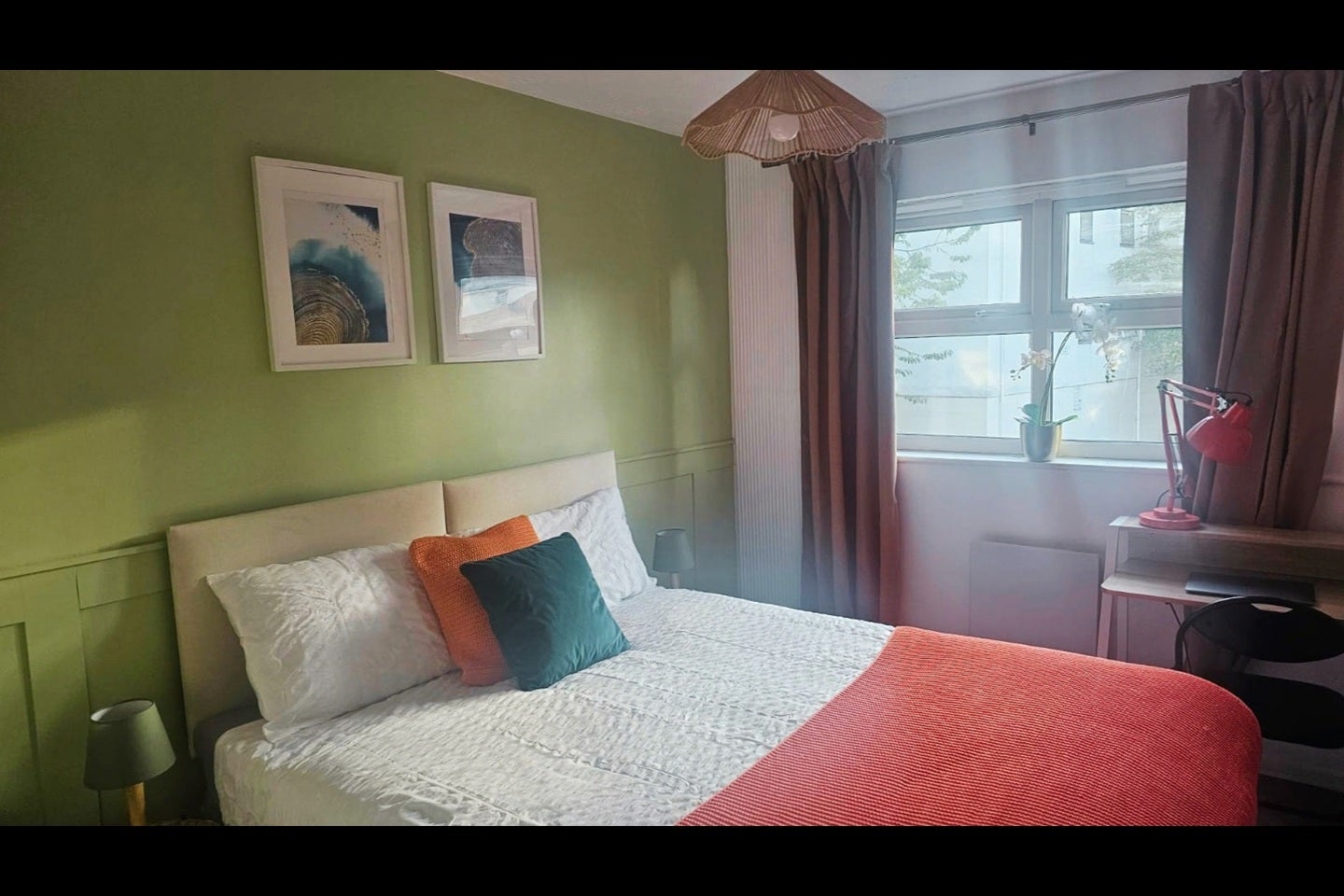 Room Cuthberga Close in Greater London