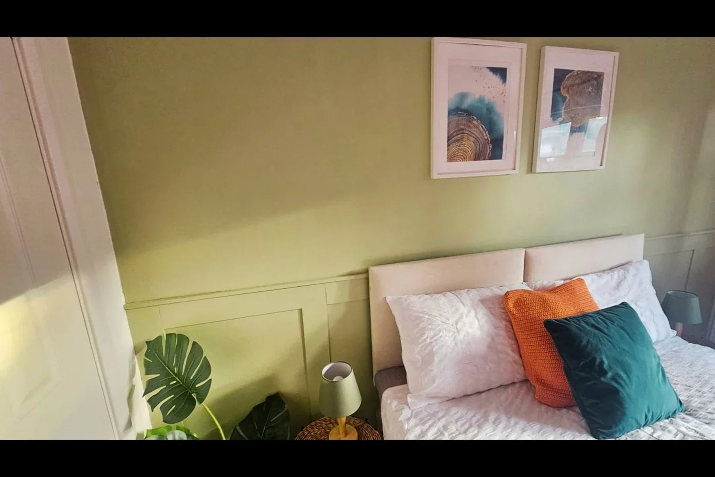 Room Cuthberga Close in Greater London