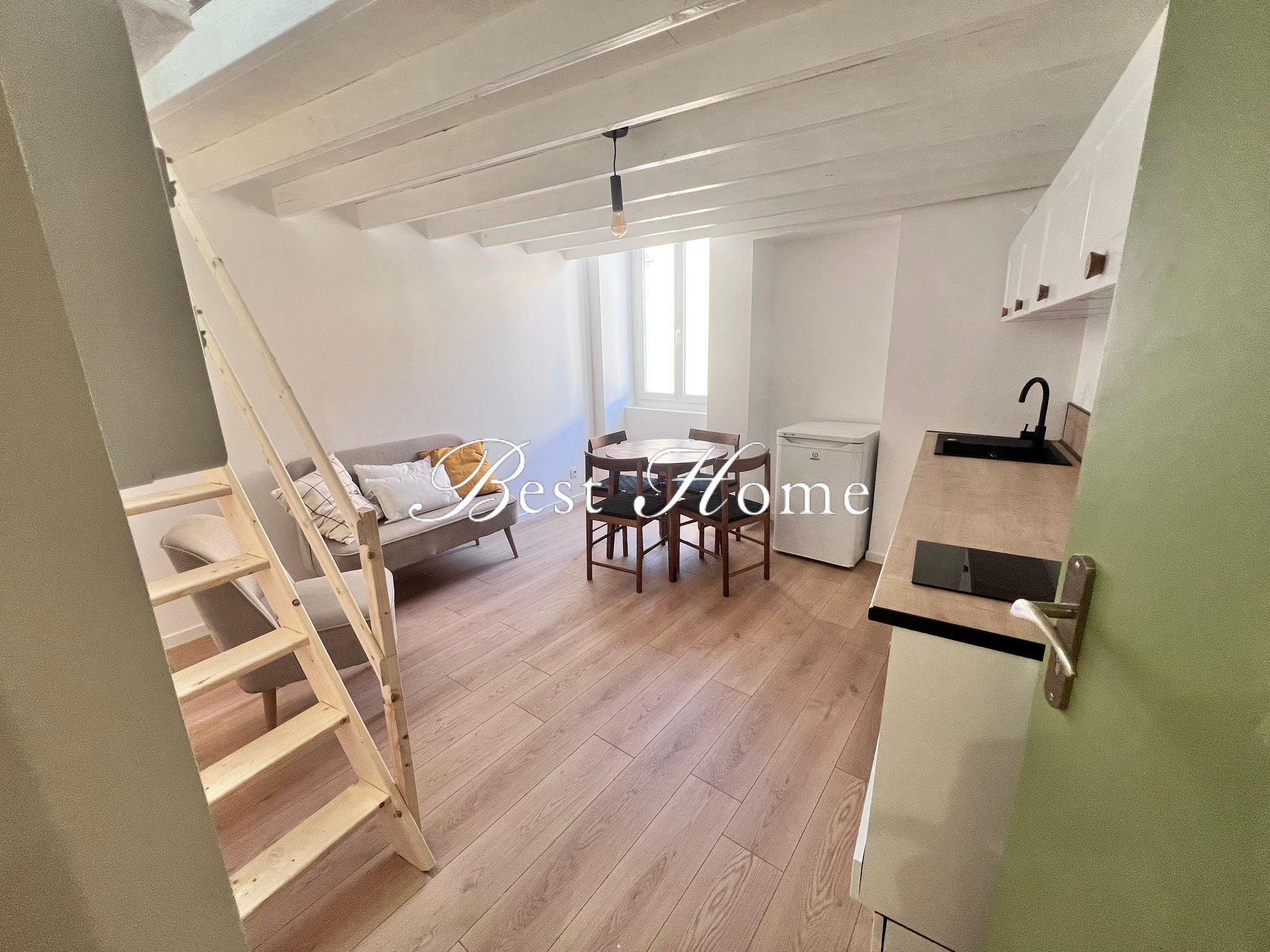 Appartement Place Questel à Nîmes