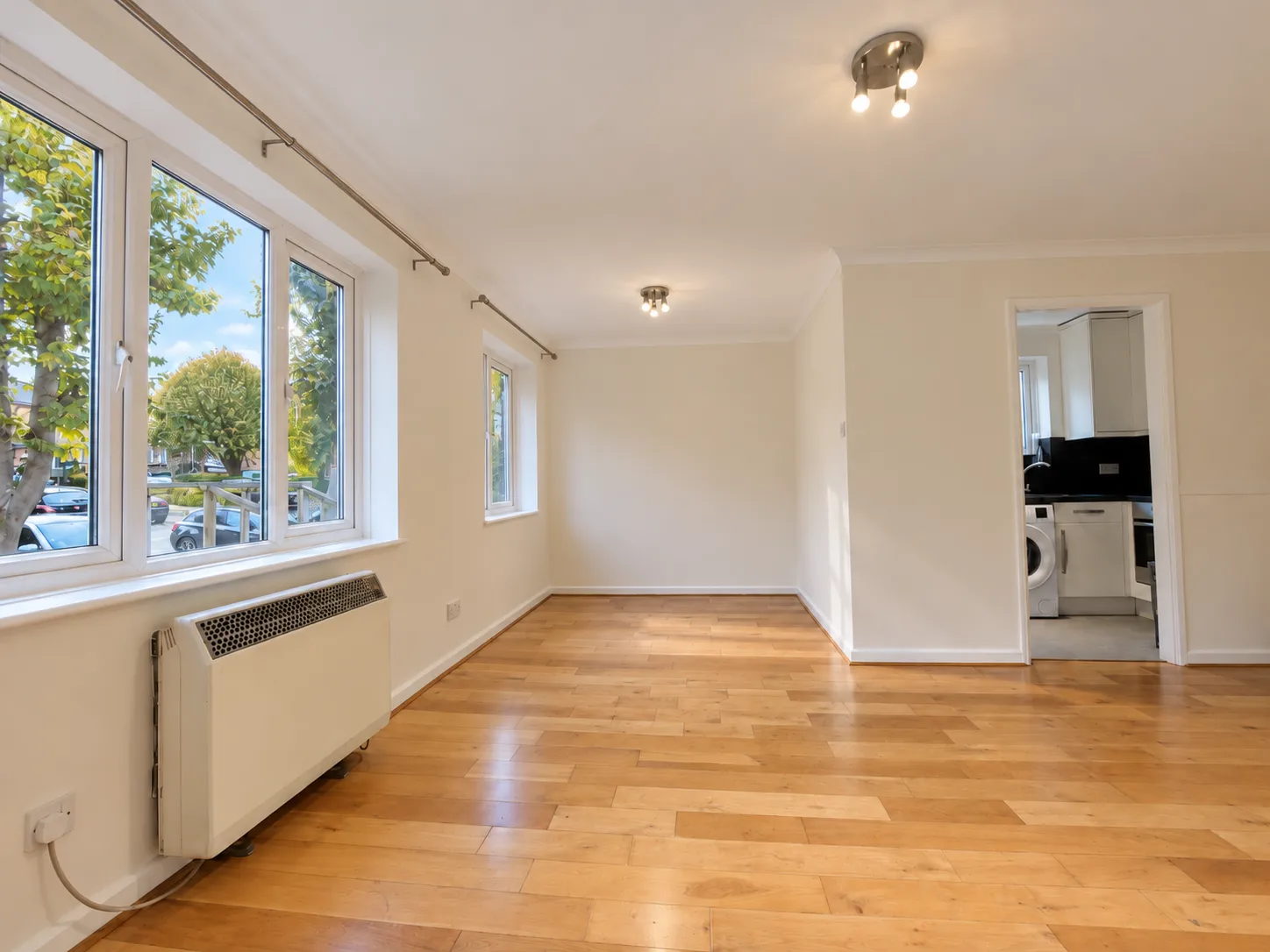 Flat Appletree Gardens in Greater London