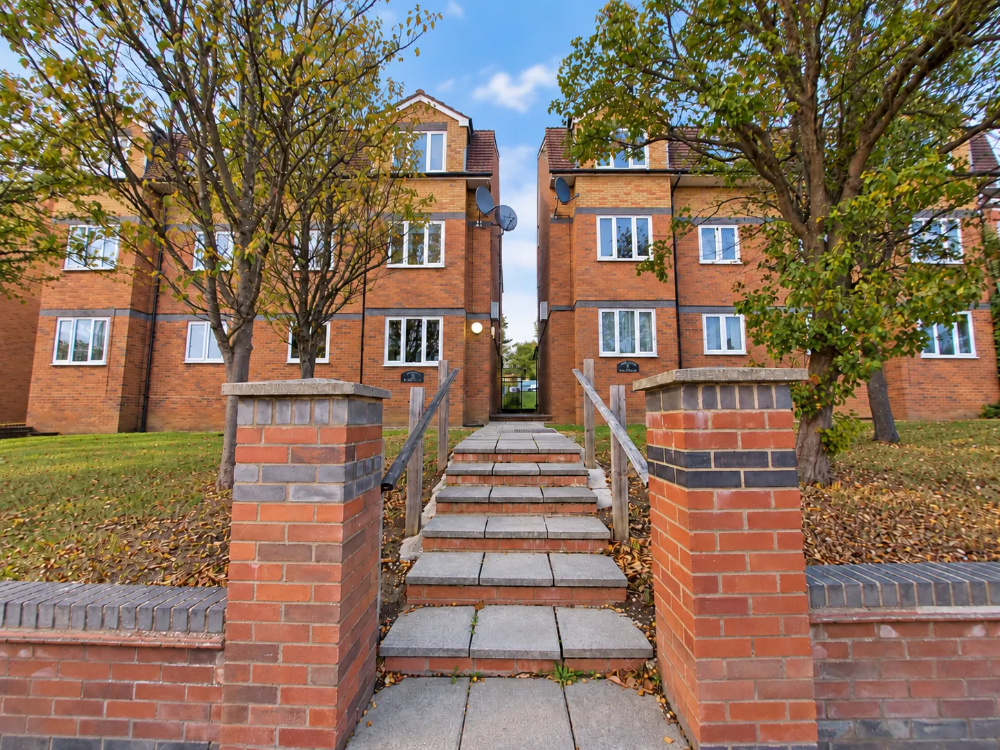 Flat Appletree Gardens in Greater London