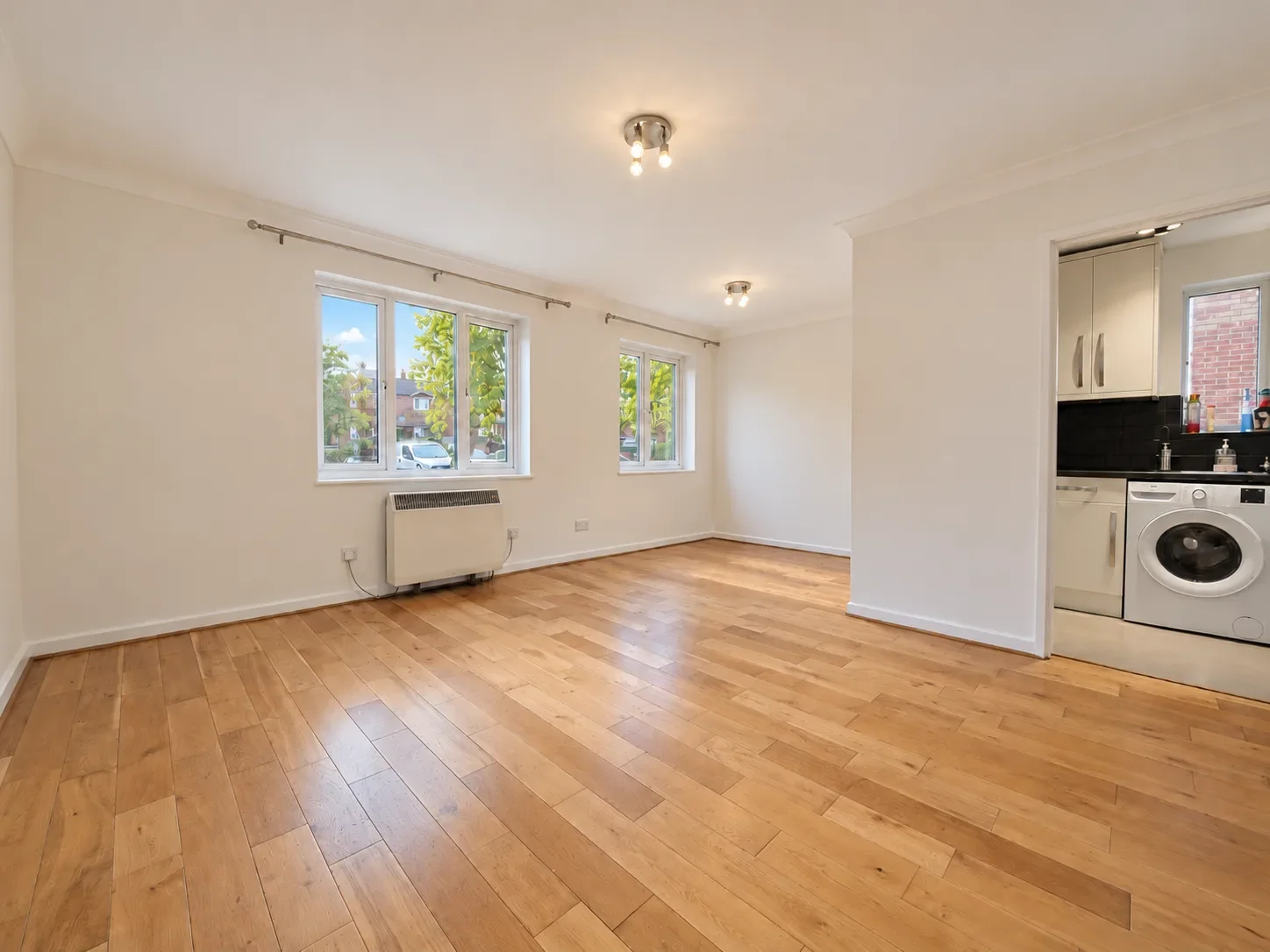 Flat Appletree Gardens in Greater London