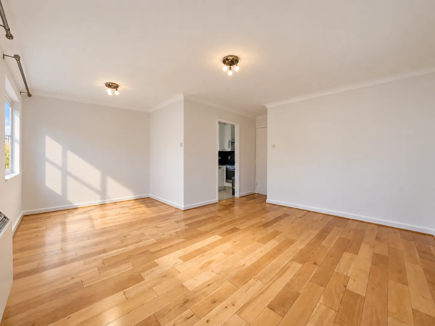 Flat Appletree Gardens in Greater London