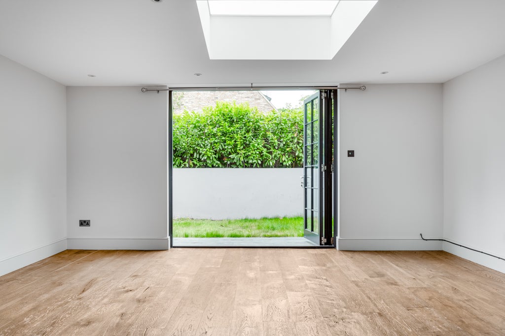 Flat Fulham Road in Greater London