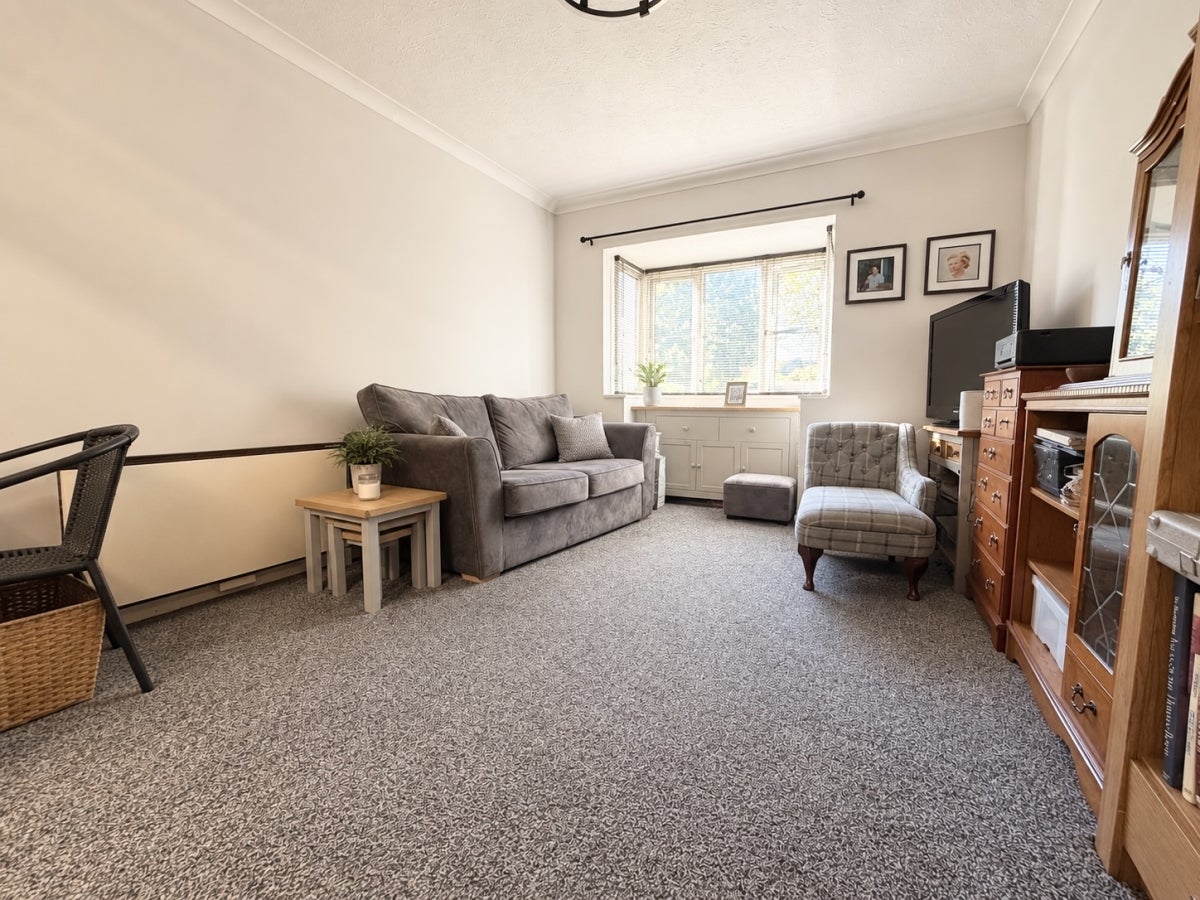 Flat Commercial Road in Tunbridge Wells