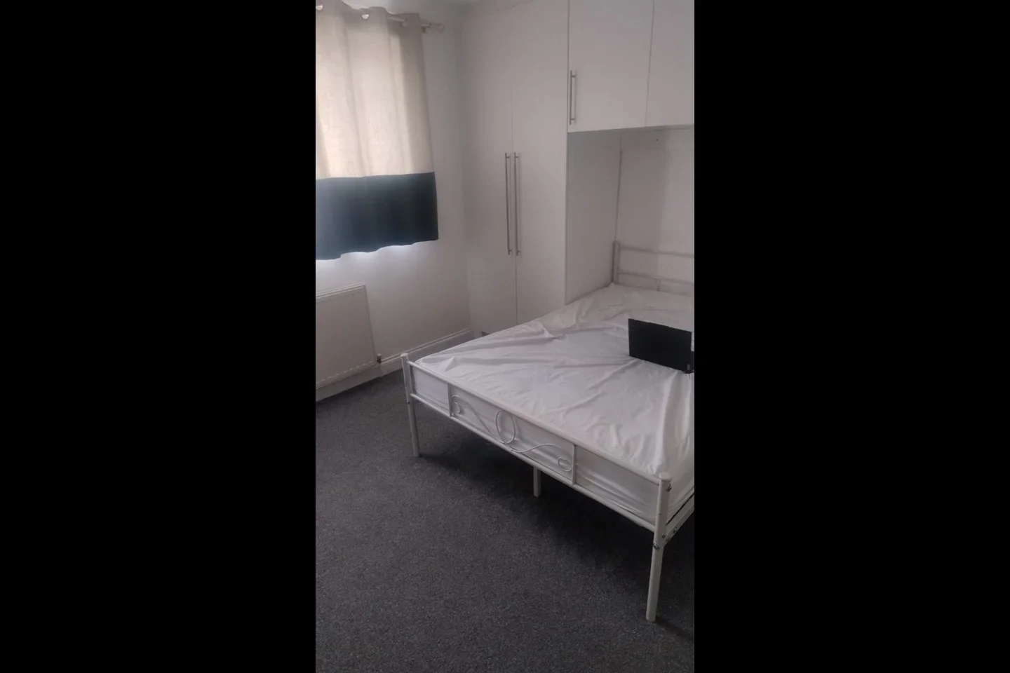 Room Woodford Avenue in Greater London