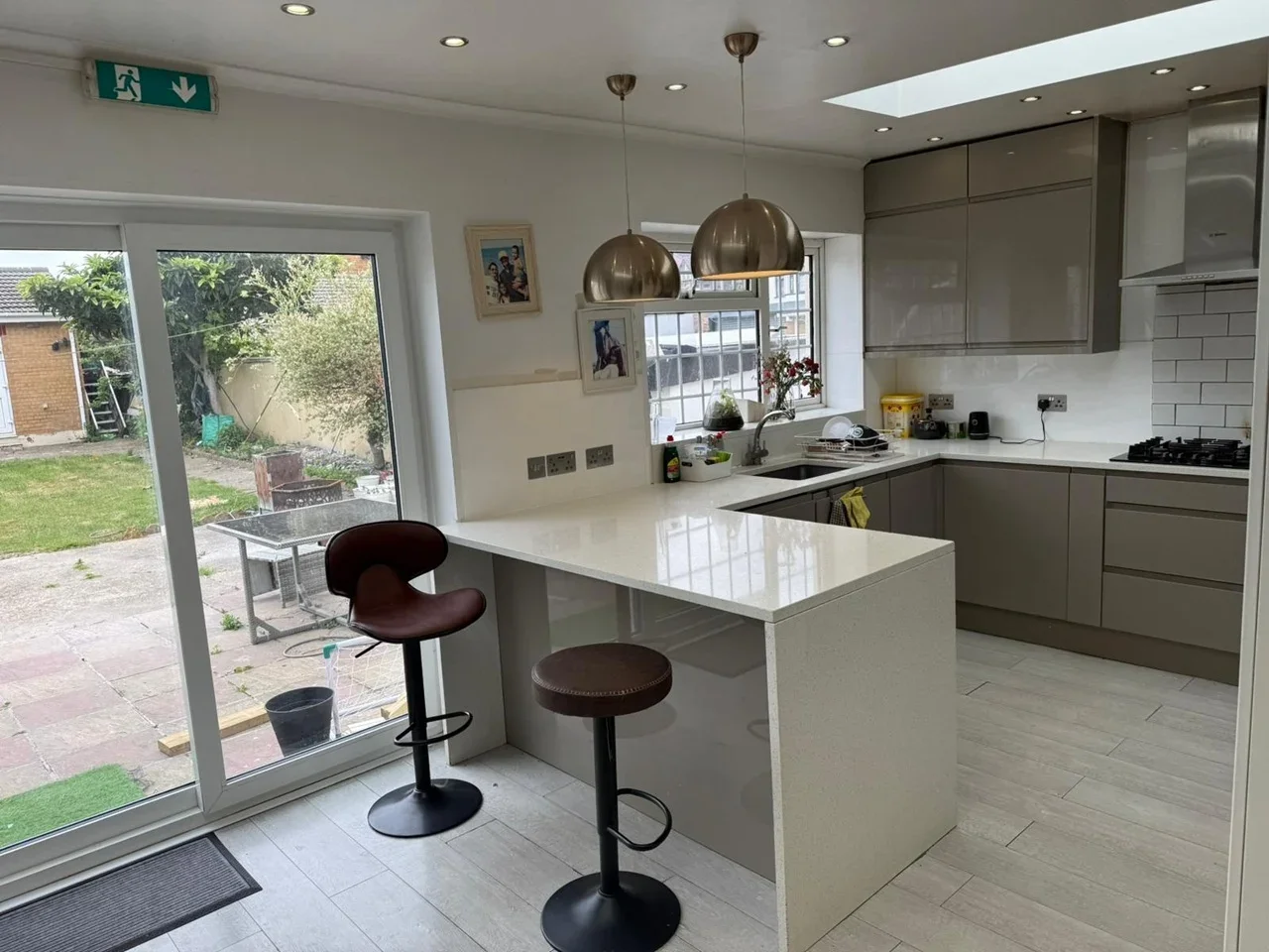 Room Woodford Avenue in Greater London
