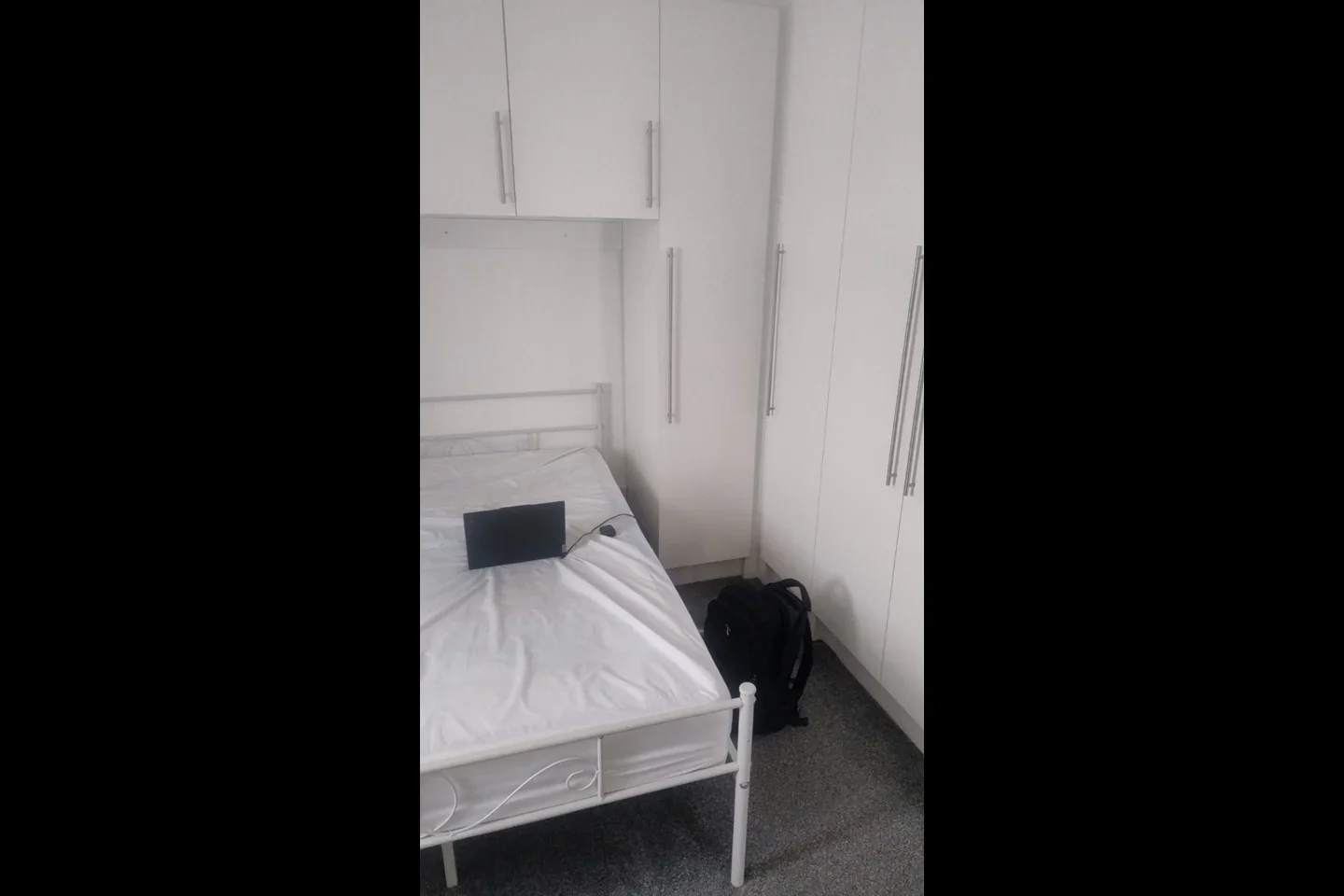 Room Woodford Avenue in Greater London