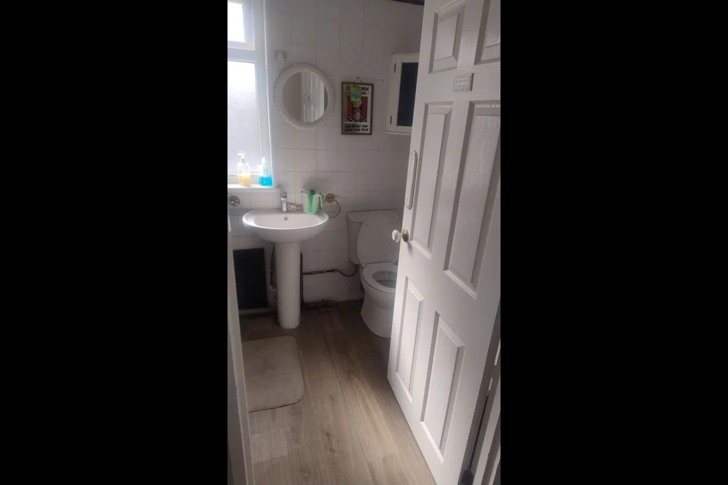 Room Woodford Avenue in Greater London