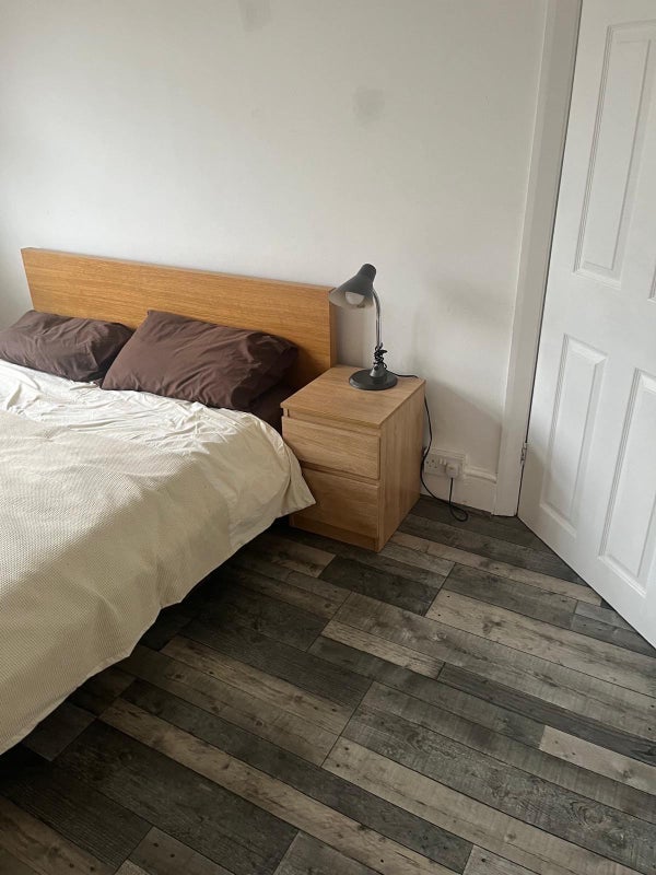 Room Aldersmead Avenue in Greater London