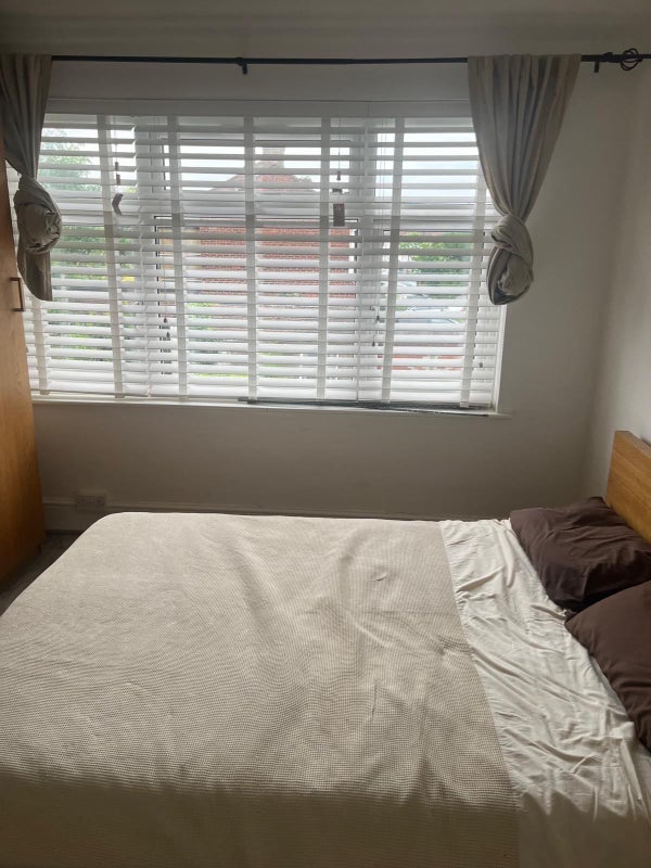 Room Aldersmead Avenue in Greater London