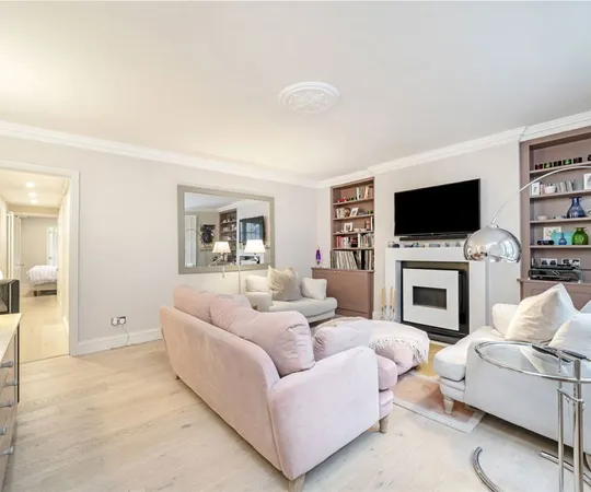 Flat Cumberland Street in City of Westminster