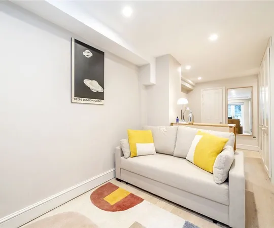 Flat Cumberland Street in City of Westminster