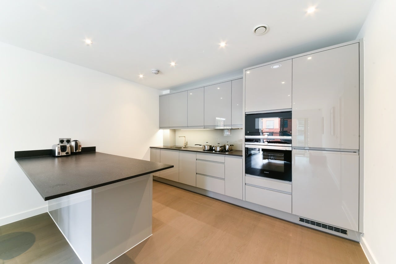 Flat Lismore Boulevard in Greater London