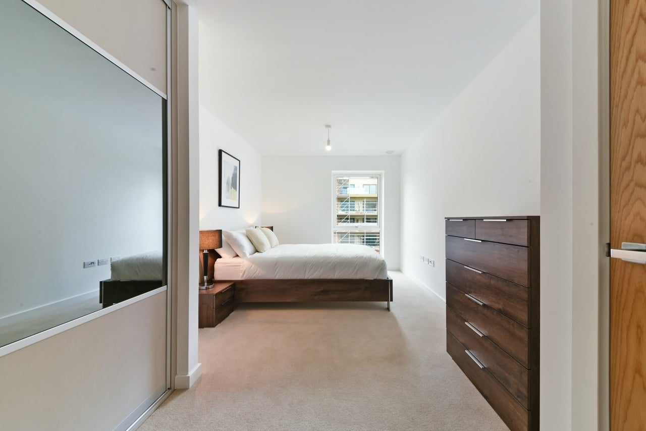 Flat Lismore Boulevard in Greater London